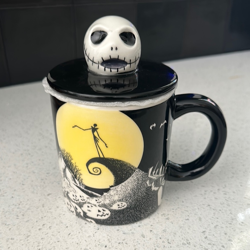 Nightmare Before Christmas mug w/lid • NWOT